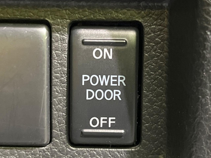 2016 Nissan Elgrand DBA-TE52 (UW-6a1f9bc86ab2e)[14]