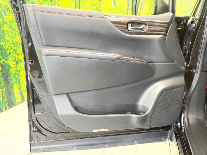 2019 Nissan Elgrand DBA-TE52 (UW-6a1f9bc8aa9e9)[27]