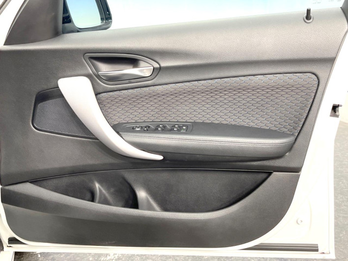 2017 BMW 1 Series DBA-1S30 (UW-6a1f9bd7a11c3)[19]