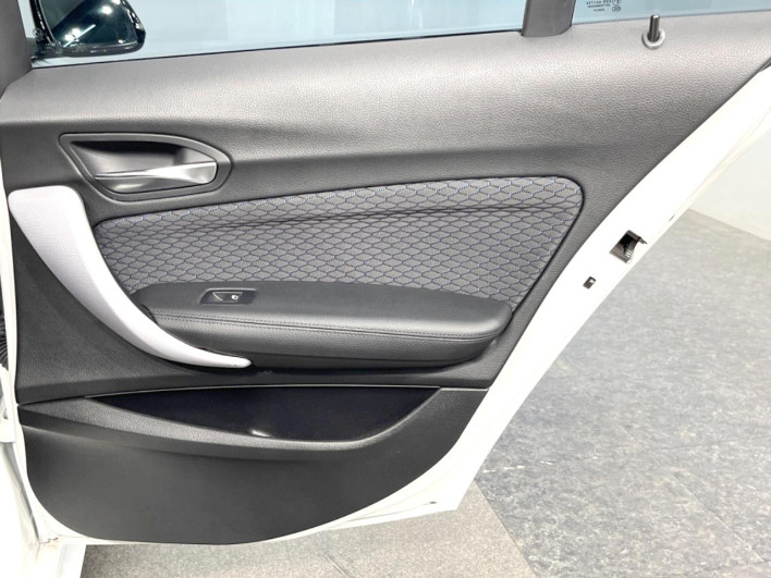 2017 BMW 1 Series DBA-1S30 (UW-6a1f9bd7a11c3)[17]