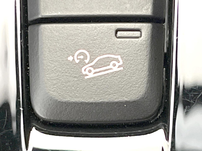 2019 BMW X2 ABA-YH20 (UW-6a1f9bdcdc5e3)[18]