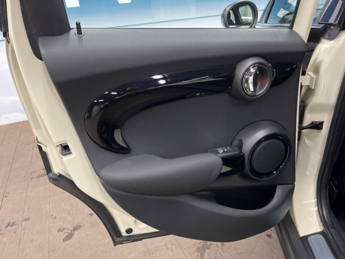 2016 Rover Mini DBA-XS20 (UW-6a1f9be30ea25)[26]