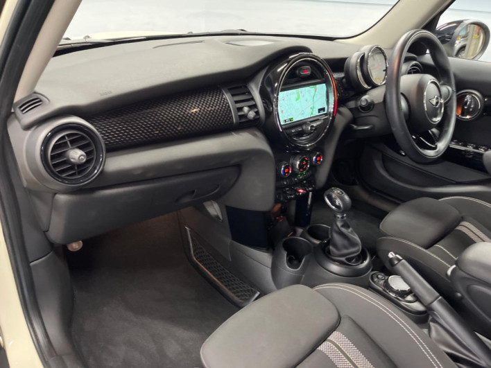 2016 Rover Mini DBA-XS20 (UW-6a1f9be30ea25)[28]