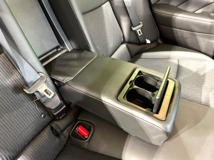 2015 Nissan Skyline DBA-YV37 (UW-6a1f9be6d2575)[26]