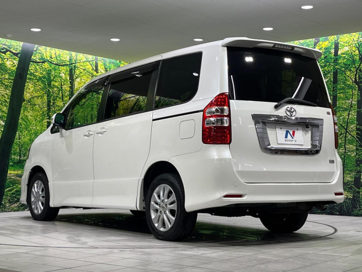 2011 Toyota Noah DBA-ZRR75W (UW-6a1f9bec26436)[12]