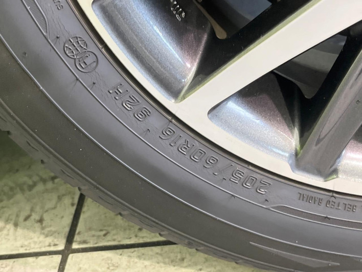 2015 Toyota Voxy DBA-ZRR80W (UW-6a1f9becd584d)[5]