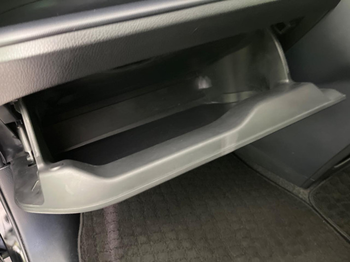 2015 Toyota Voxy DBA-ZRR80W (UW-6a1f9becd584d)[14]