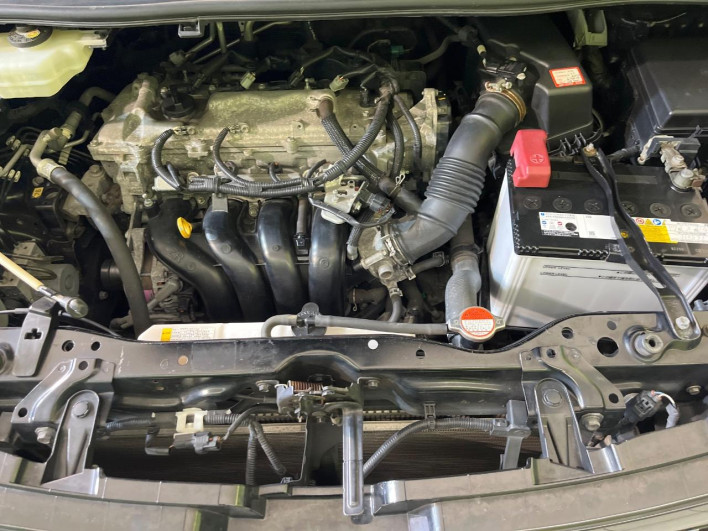2015 Toyota Voxy DBA-ZRR80W (UW-6a1f9becd584d)[28]