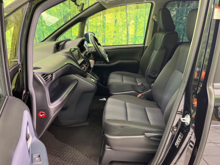 2015 Toyota Voxy DBA-ZRR80W (UW-6a1f9becd584d)[12]