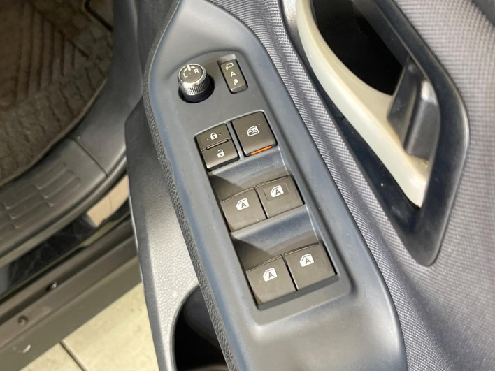 2015 Toyota Voxy DBA-ZRR80W (UW-6a1f9becd584d)[25]