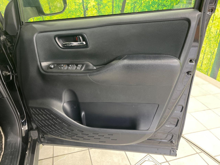 2017 Toyota Noah DBA-ZRR80W (UW-6a1f9bee592db)[25]