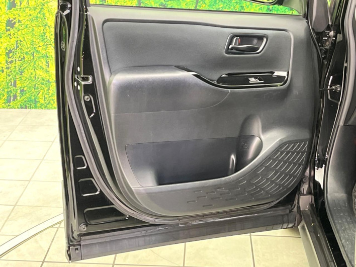 2017 Toyota Noah DBA-ZRR80W (UW-6a1f9bf05e71c)[13]