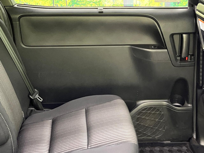 2017 Toyota Noah DBA-ZRR80W (UW-6a1f9bf05e71c)[21]