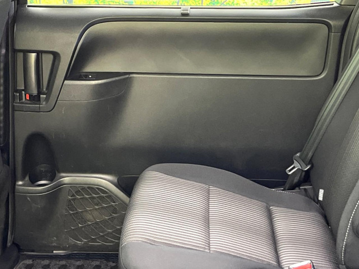 2017 Toyota Noah DBA-ZRR80W (UW-6a1f9bf05e71c)[14]