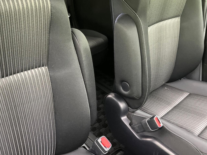 2017 Toyota Noah DBA-ZRR80W (UW-6a1f9bf05e71c)[28]