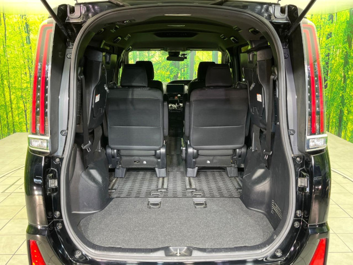 2017 Toyota Noah DBA-ZRR80W (UW-6a1f9bf05e71c)[8]