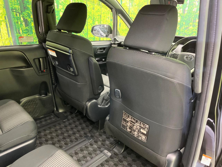 2017 Toyota Noah DBA-ZRR80W (UW-6a1f9bf05e71c)[22]