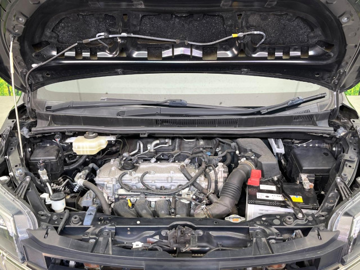 2017 Toyota Noah DBA-ZRR80W (UW-6a1f9bf05e71c)[6]