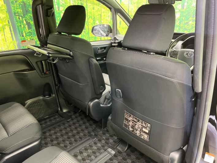 2017 Toyota Noah DBA-ZRR80W (UW-6a1f9bf05e71c)[20]