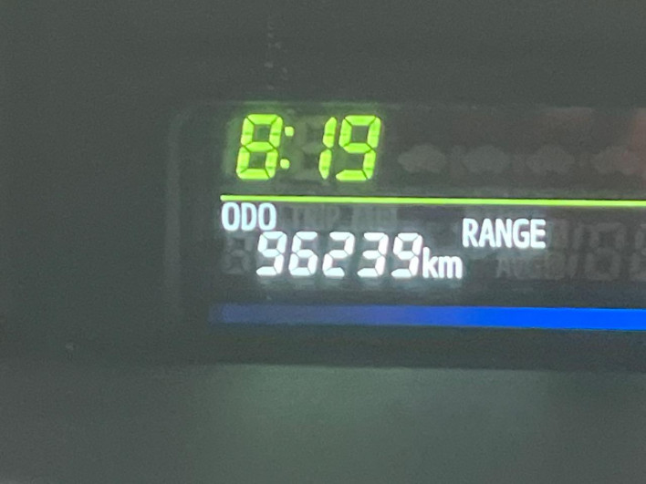 2012 Toyota Prius α DAA-ZVW41W (UW-6a1f9c02f2785)[2]