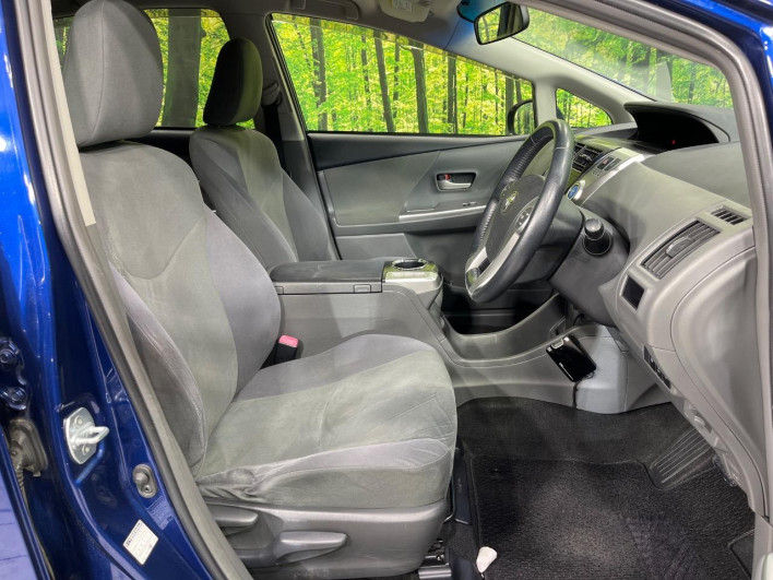 2012 Toyota Prius α DAA-ZVW41W (UW-6a1f9c02f2785)[21]