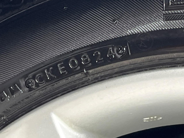 2012 Toyota Prius α DAA-ZVW41W (UW-6a1f9c02f2785)[7]