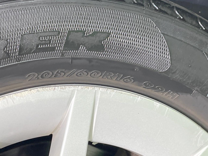 2012 Toyota Prius α DAA-ZVW41W (UW-6a1f9c0307733)[11]
