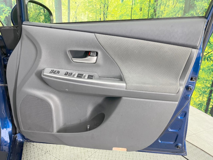 2012 Toyota Prius α DAA-ZVW41W (UW-6a1f9c0307733)[26]