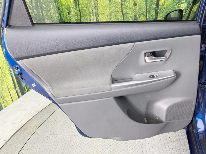 2012 Toyota Prius α DAA-ZVW41W (UW-6a1f9c0307733)[25]