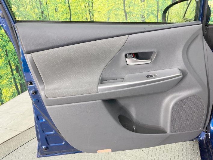 2012 Toyota Prius α DAA-ZVW41W (UW-6a1f9c0307733)[24]