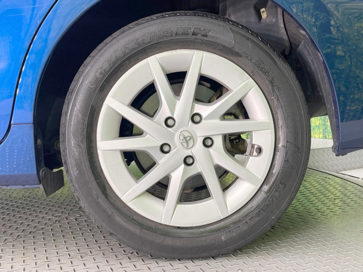 2012 Toyota Prius α DAA-ZVW41W (UW-6a1f9c0307733)[10]