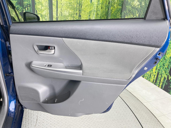 2012 Toyota Prius α DAA-ZVW41W (UW-6a1f9c0307733)[27]