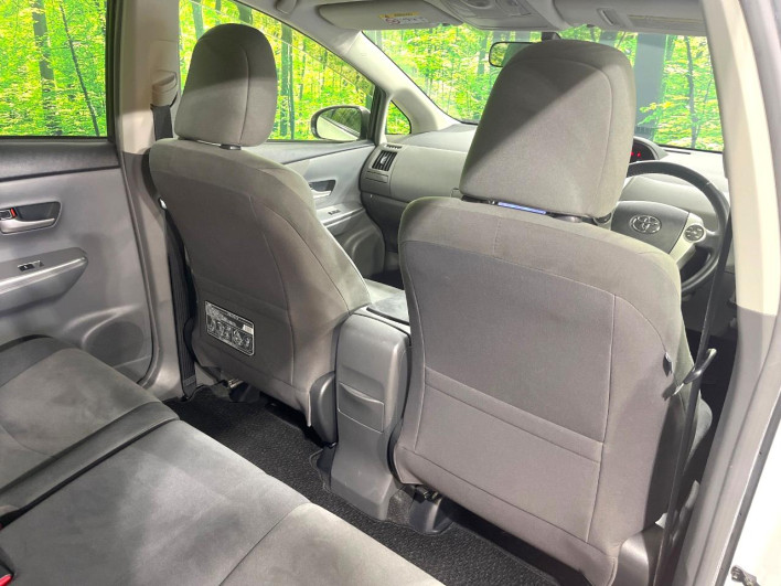 2013 Toyota Prius α DAA-ZVW41W (UW-6a1f9c0400997)[22]