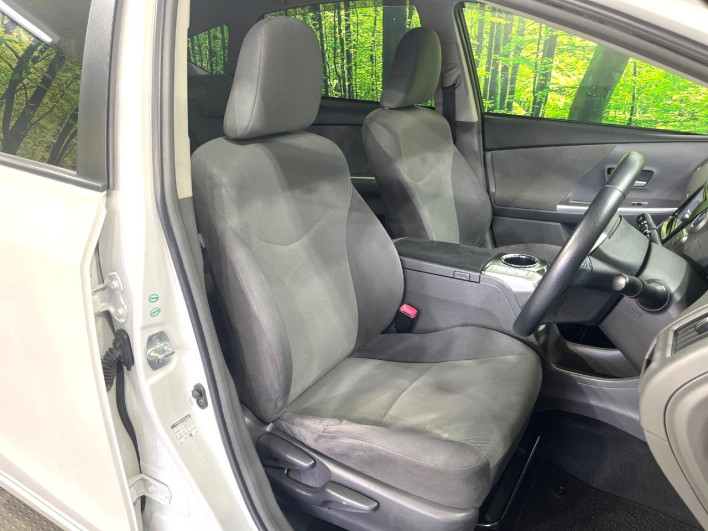 2013 Toyota Prius α DAA-ZVW41W (UW-6a1f9c0400997)[20]