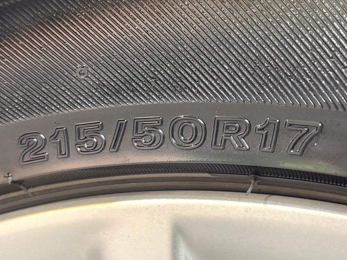 2013 Toyota Prius α DAA-ZVW41W (UW-6a1f9c0400997)[16]