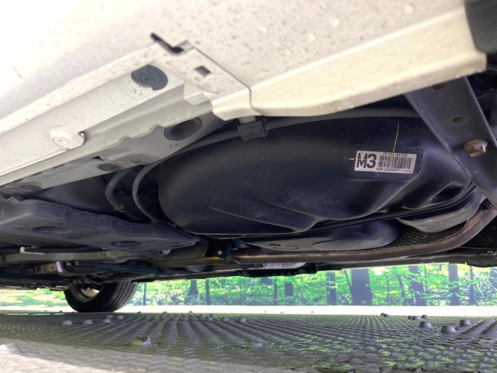 2013 Toyota Prius α DAA-ZVW41W (UW-6a1f9c0400997)[25]