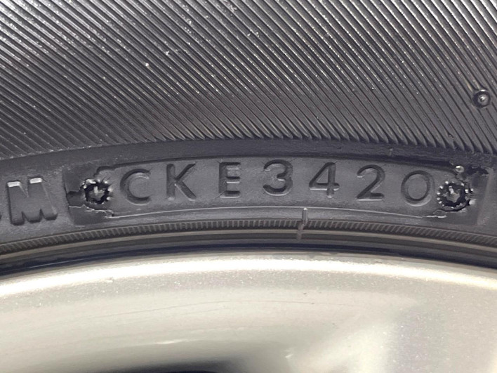 2013 Toyota Prius α DAA-ZVW41W (UW-6a1f9c0400997)[18]