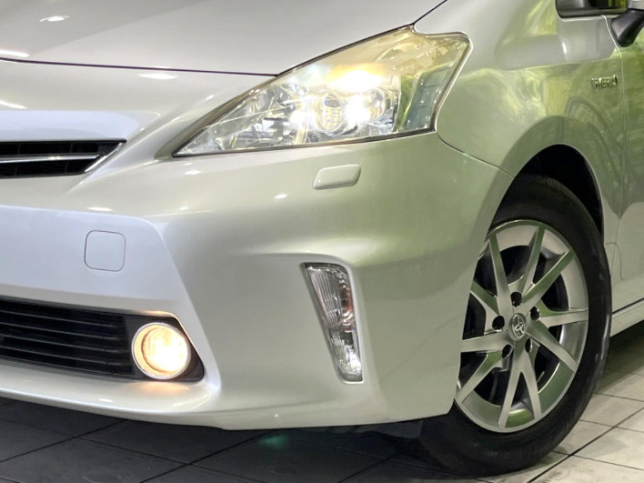 2013 Toyota Prius α DAA-ZVW41W (UW-6a1f9c045db5f)[9]