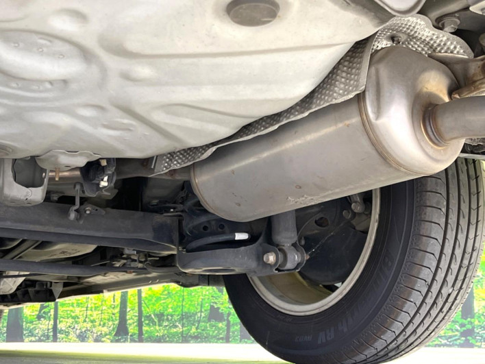 2013 Toyota Prius α DAA-ZVW41W (UW-6a1f9c045db5f)[25]