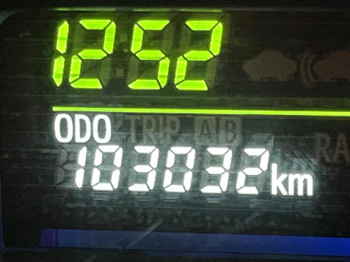 2013 Toyota Prius α DAA-ZVW41W (UW-6a1f9c045db5f)[2]