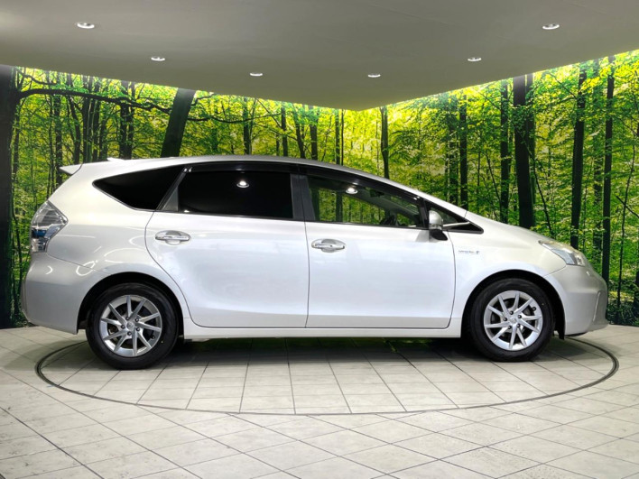 2013 Toyota Prius α DAA-ZVW41W (UW-6a1f9c045db5f)[19]