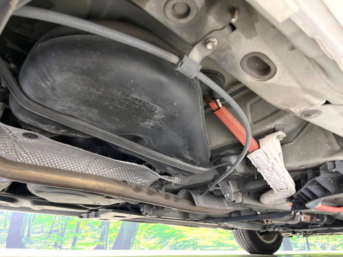 2013 Toyota Prius α DAA-ZVW41W (UW-6a1f9c045db5f)[27]
