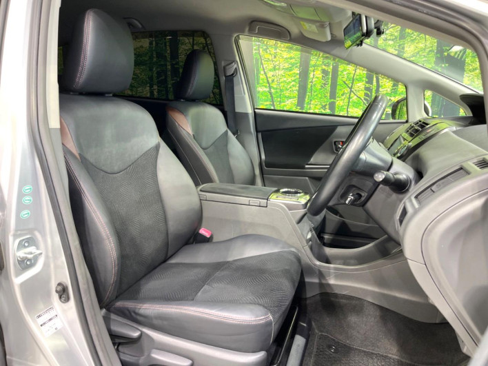 2013 Toyota Prius α DAA-ZVW41W (UW-6a1f9c045db5f)[7]