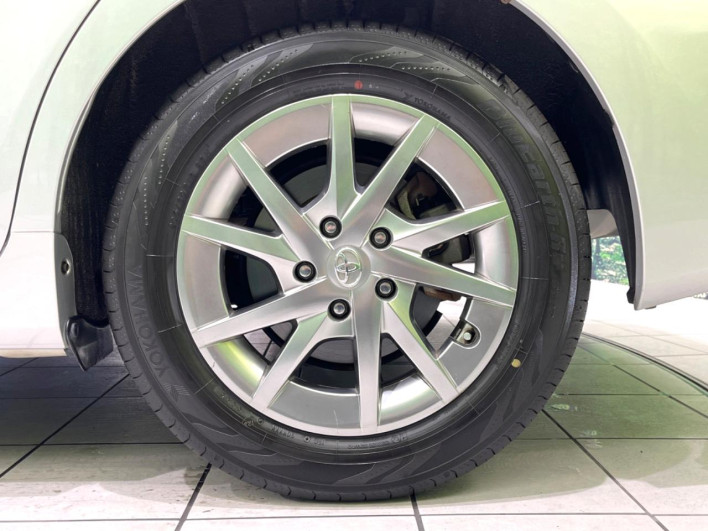 2013 Toyota Prius α DAA-ZVW41W (UW-6a1f9c045db5f)[13]
