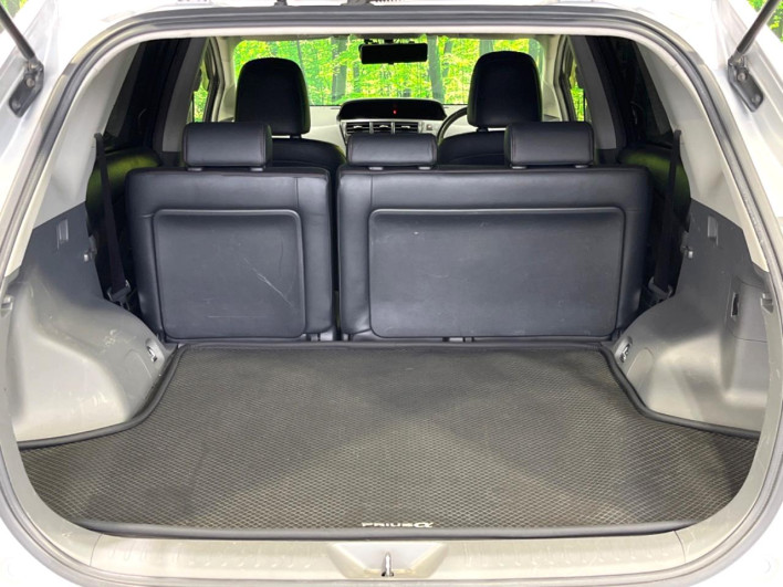2013 Toyota Prius α DAA-ZVW41W (UW-6a1f9c045db5f)[29]