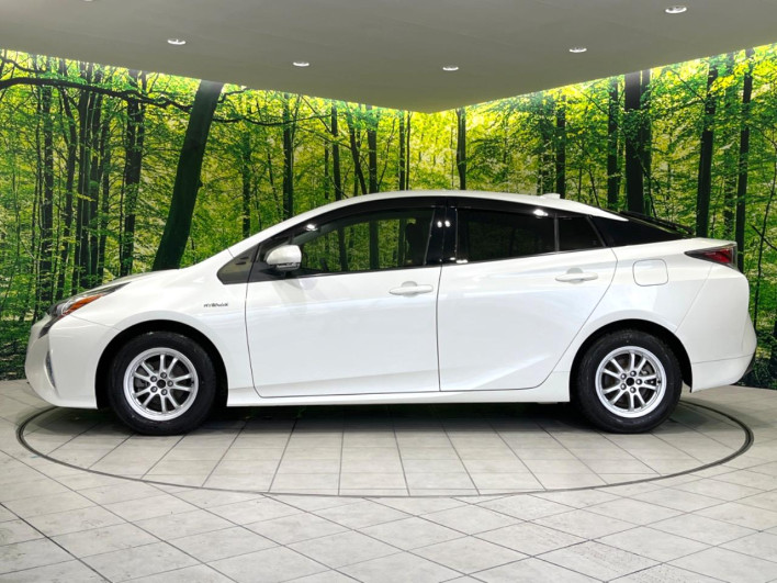 2016 Toyota Prius DAA-ZVW50 (UW-6a1f9c0536c23)[23]