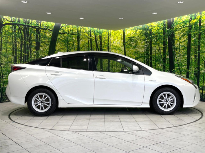 2016 Toyota Prius DAA-ZVW50 (UW-6a1f9c0536c23)[19]