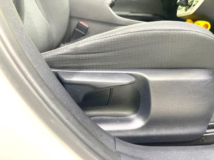 2016 Toyota Prius DAA-ZVW50 (UW-6a1f9c073dbd1)[17]