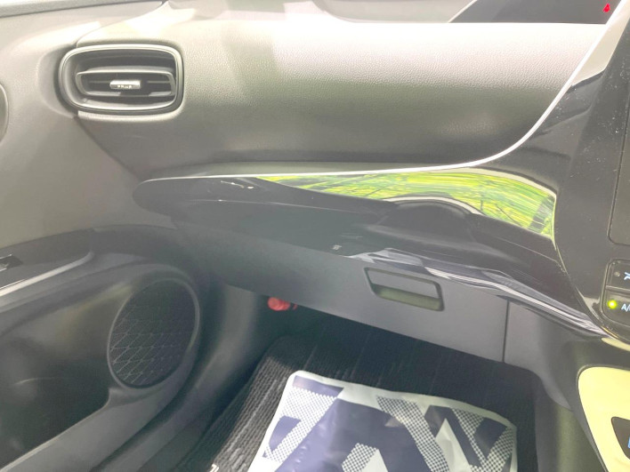 2016 Toyota Prius DAA-ZVW50 (UW-6a1f9c073dbd1)[29]