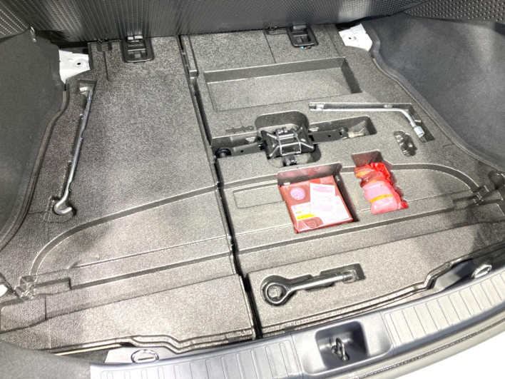 2017 Toyota Prius DAA-ZVW50 (UW-6a1f9c08770ea)[26]